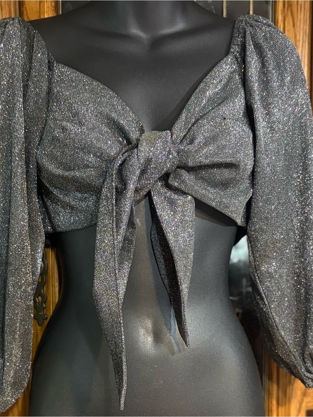 Pomelo Sparkle Tie-Front Long Sleeve Crop Top - Black small